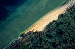 Archipel-des-Comores;-Forêt;-France;-Kaleidos;-Kaleidos-images;-La-parole-à-limage;-Laurent-Abad;-Mayotte;-Océan-Indien;-Plage;-Rochers;-Sable;-Stories-Pictures;-Vue-aérienne